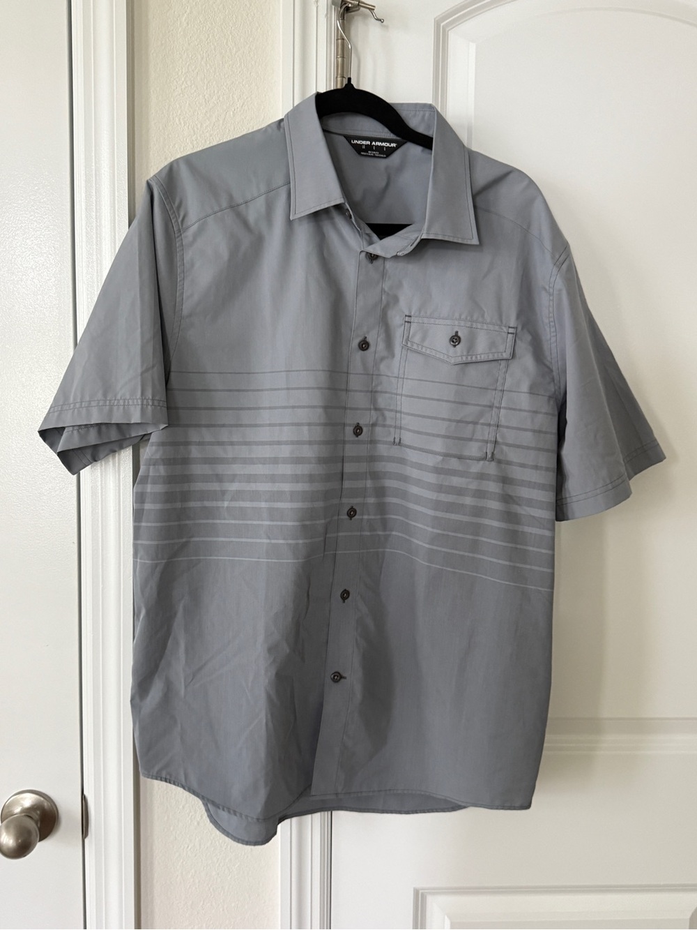 Under Armour Men’s Light Gray Short Sleeve Button-Down Shirt